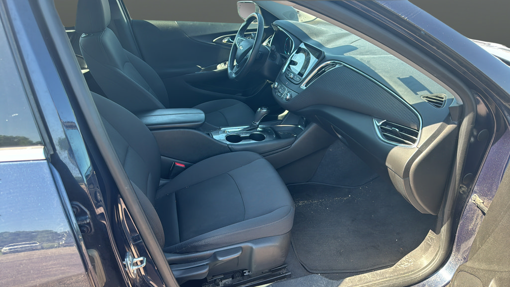 Used 2017 Chevrolet Malibu LT FWD image 16