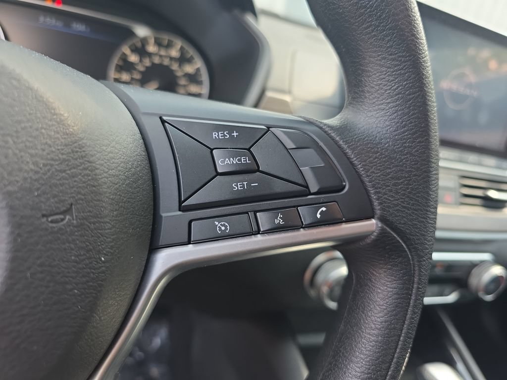 Used 2024 Nissan Altima 2.5 SV FWD image 17