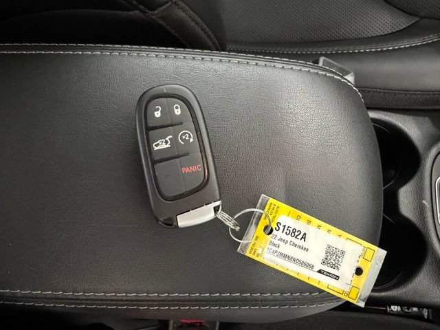 Used 2022 Jeep Cherokee Latitude Lux w/ Mopar Interior Package AWD/4WD image 40