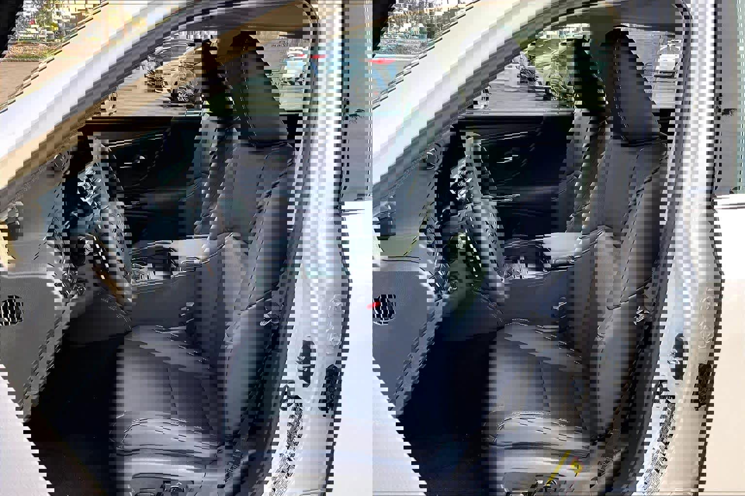 New 2025 Lexus ES 300h w/ Premium Package image 18