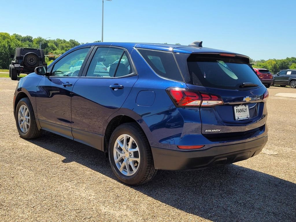 Used 2022 Chevrolet Equinox LS image 6