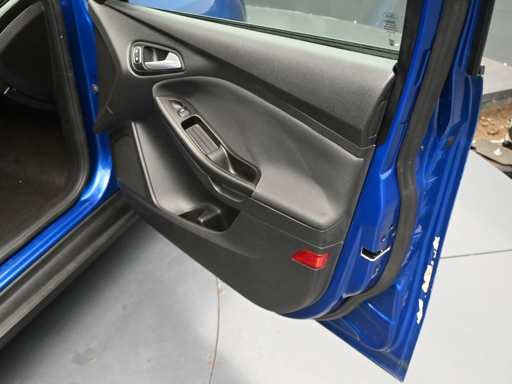 Used 2018 Ford Focus SE image 30