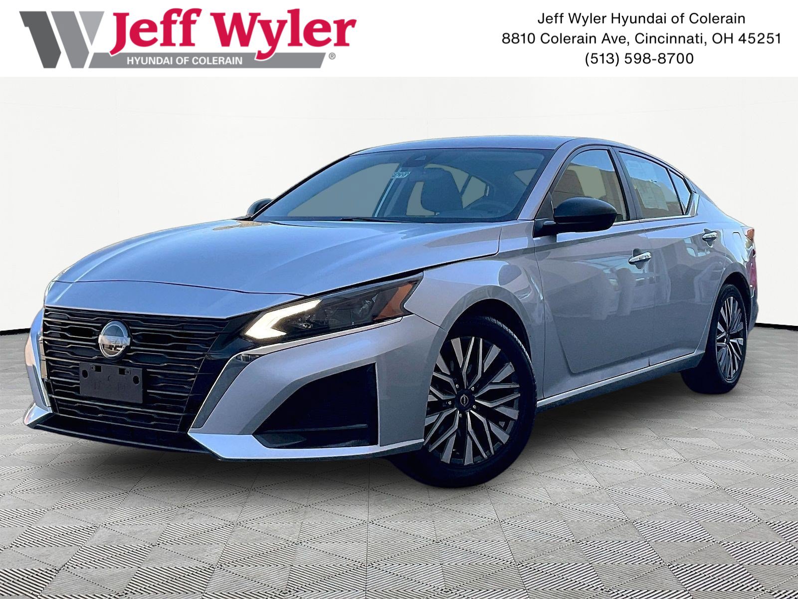 Used 2024 Nissan Altima 2.5 SV FWD image 1