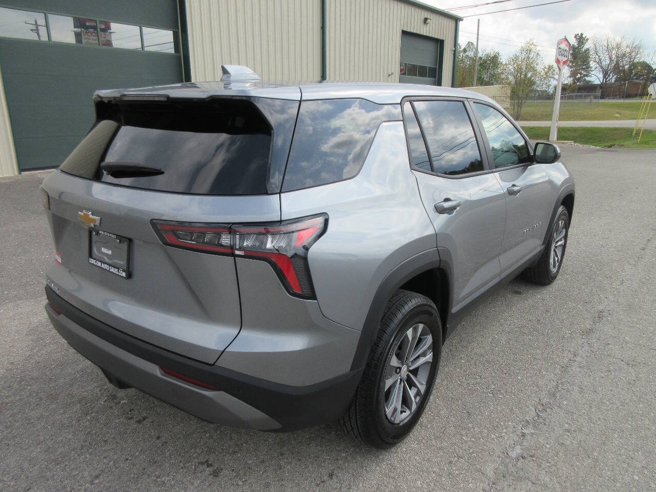 Used 2026 Chevrolet Equinox LT FWD image 6