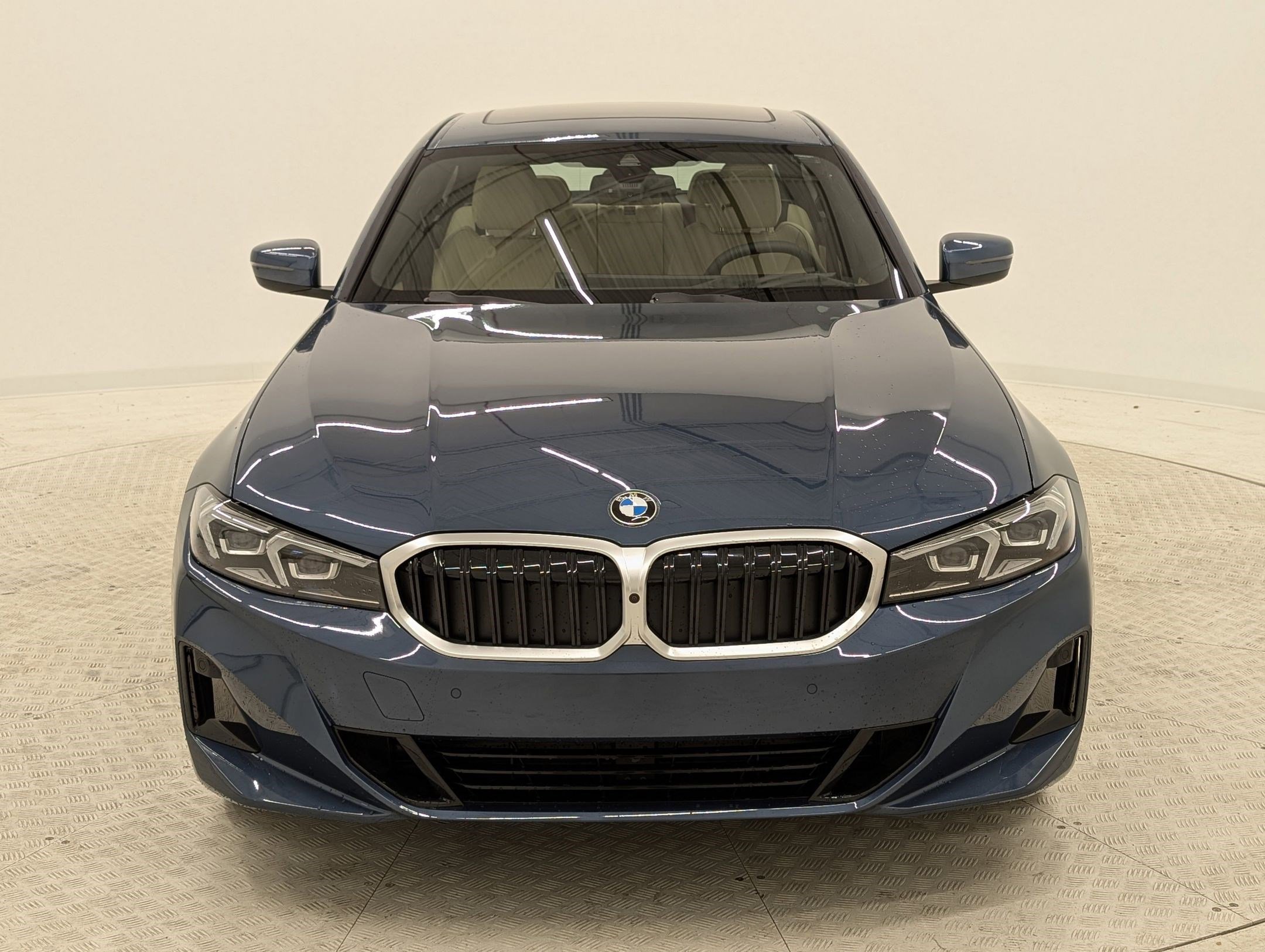 Used 2025 BMW 330i Sedan w/ Premium Package image 6