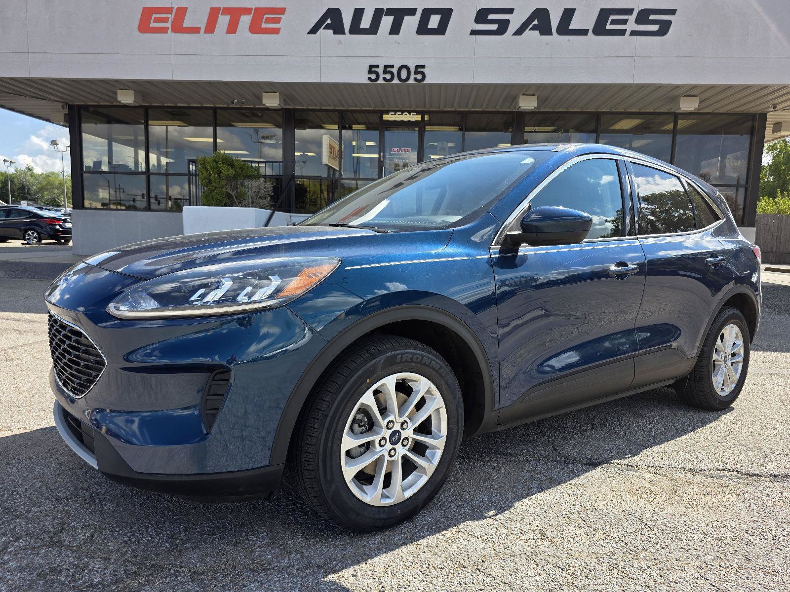 Used 2020 Ford Escape SE FWD image 1