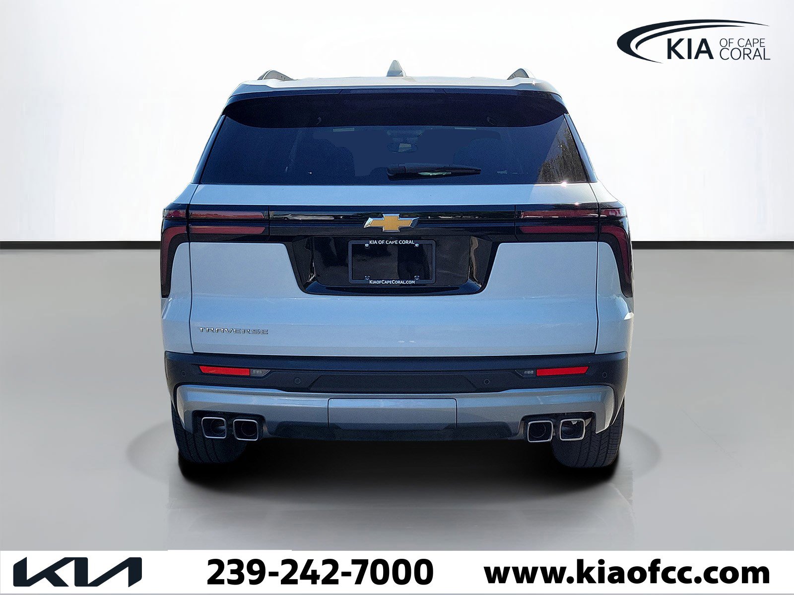 Used 2025 Chevrolet Traverse LT image 3