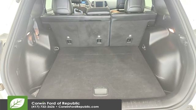 Used 2022 Jeep Cherokee Trailhawk w/ Trailer Tow Group AWD/4WD image 20