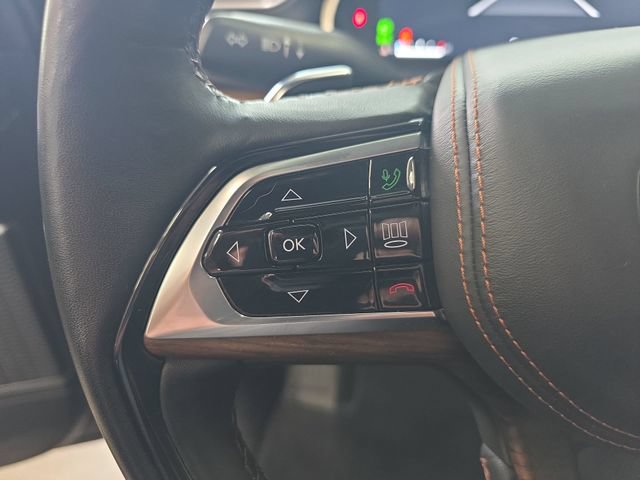 Used 2025 Jeep Grand Cherokee Summit AWD/4WD image 18