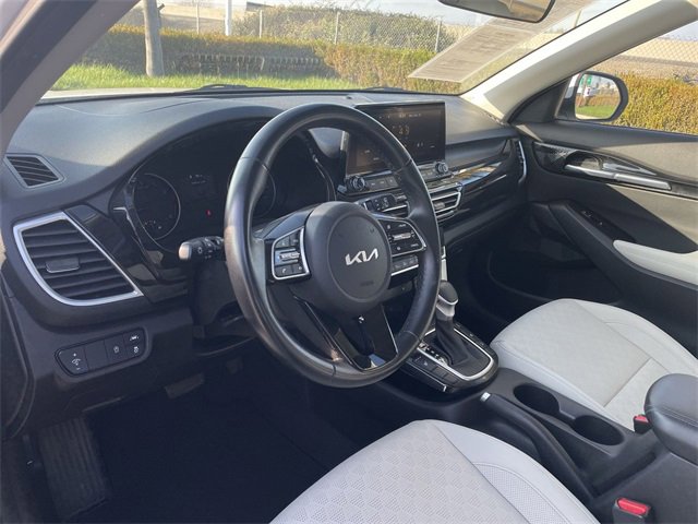 Used 2022 Kia Seltos EX image 10