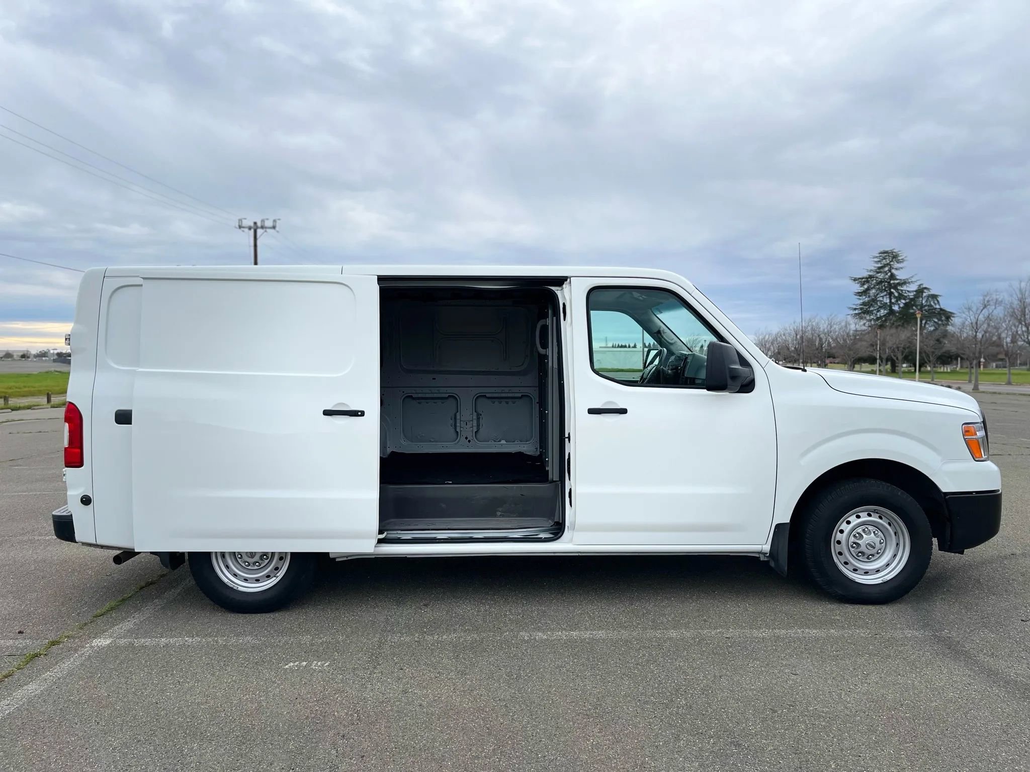 Used 2018 Nissan NV 1500 S image 8