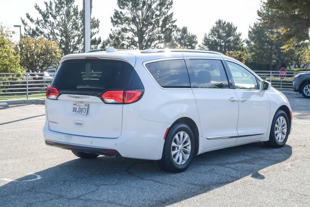 Used 2018 Chrysler Pacifica Touring-L Plus FWD image 9