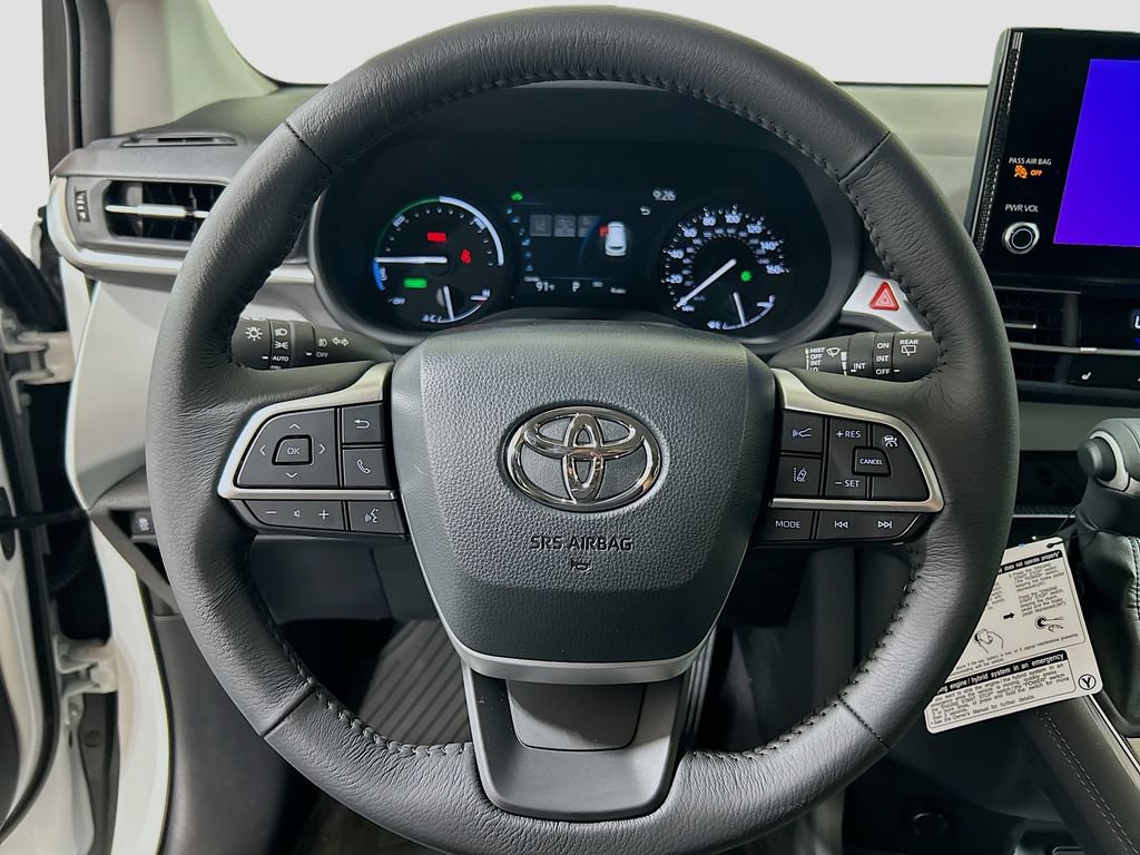 New 2025 Toyota Sienna XLE FWD image 11