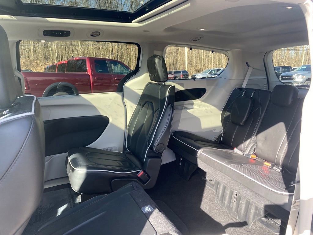 Used 2024 Chrysler Pacifica Limited image 18