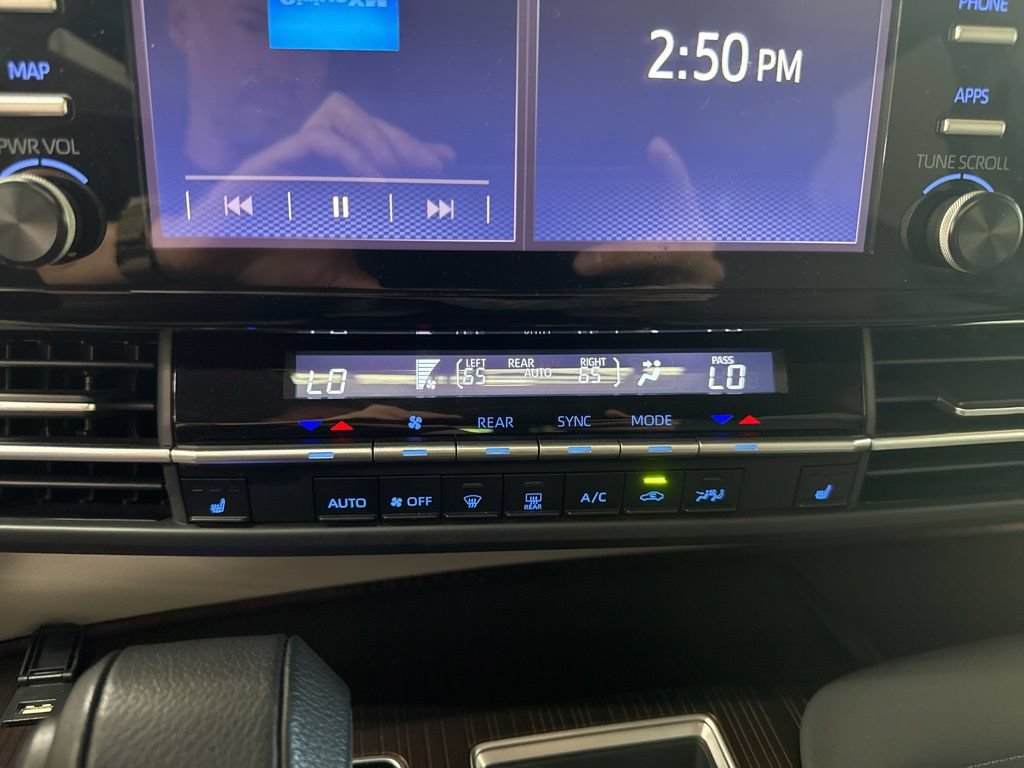 Used 2021 Toyota Sienna XLE FWD image 35