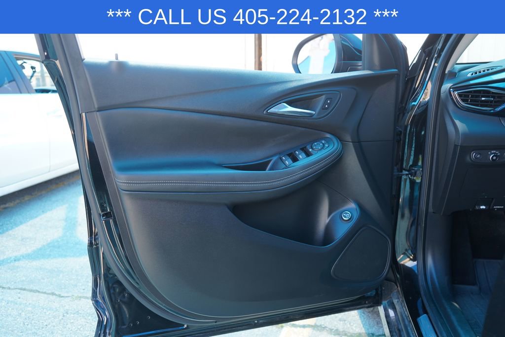 Used 2023 Buick Encore GX Select w/ Sport Touring Package FWD image 17