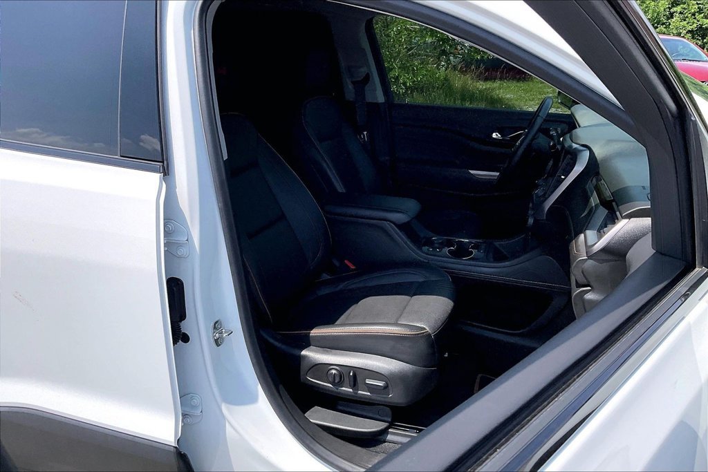 Used 2023 GMC Acadia AT4 w/ Technology Package AWD/4WD image 7