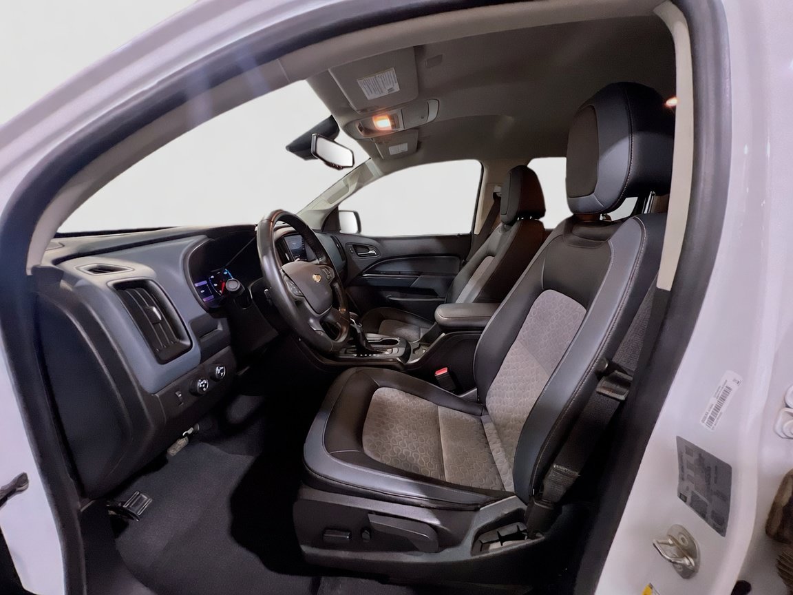 Used 2022 Chevrolet Colorado Z71 w/ Safety Package AWD/4WD image 14