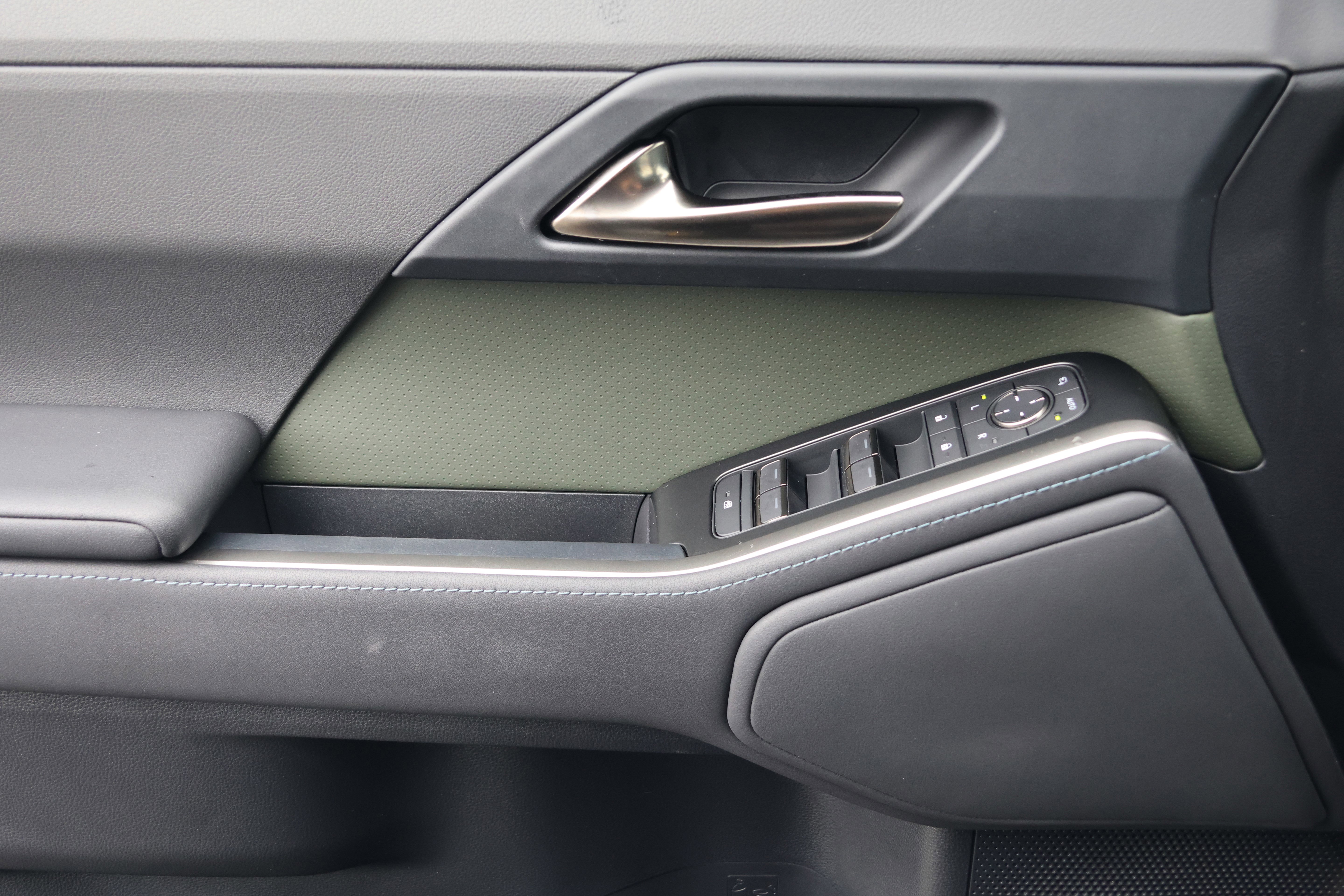 Used 2025 Lexus GX 550 image 12