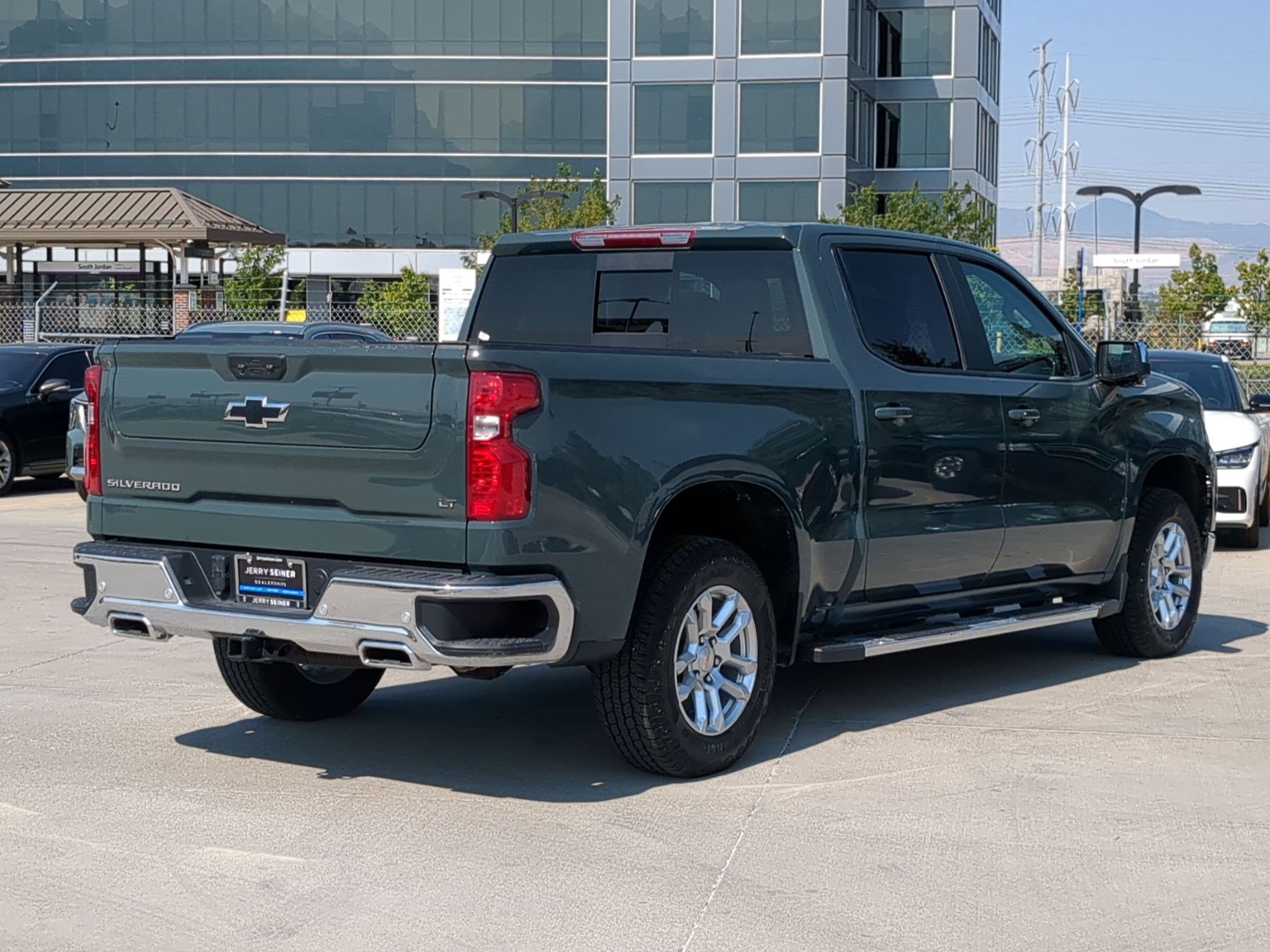 Used 2025 Chevrolet Silverado 1500 LT AWD/4WD image 6