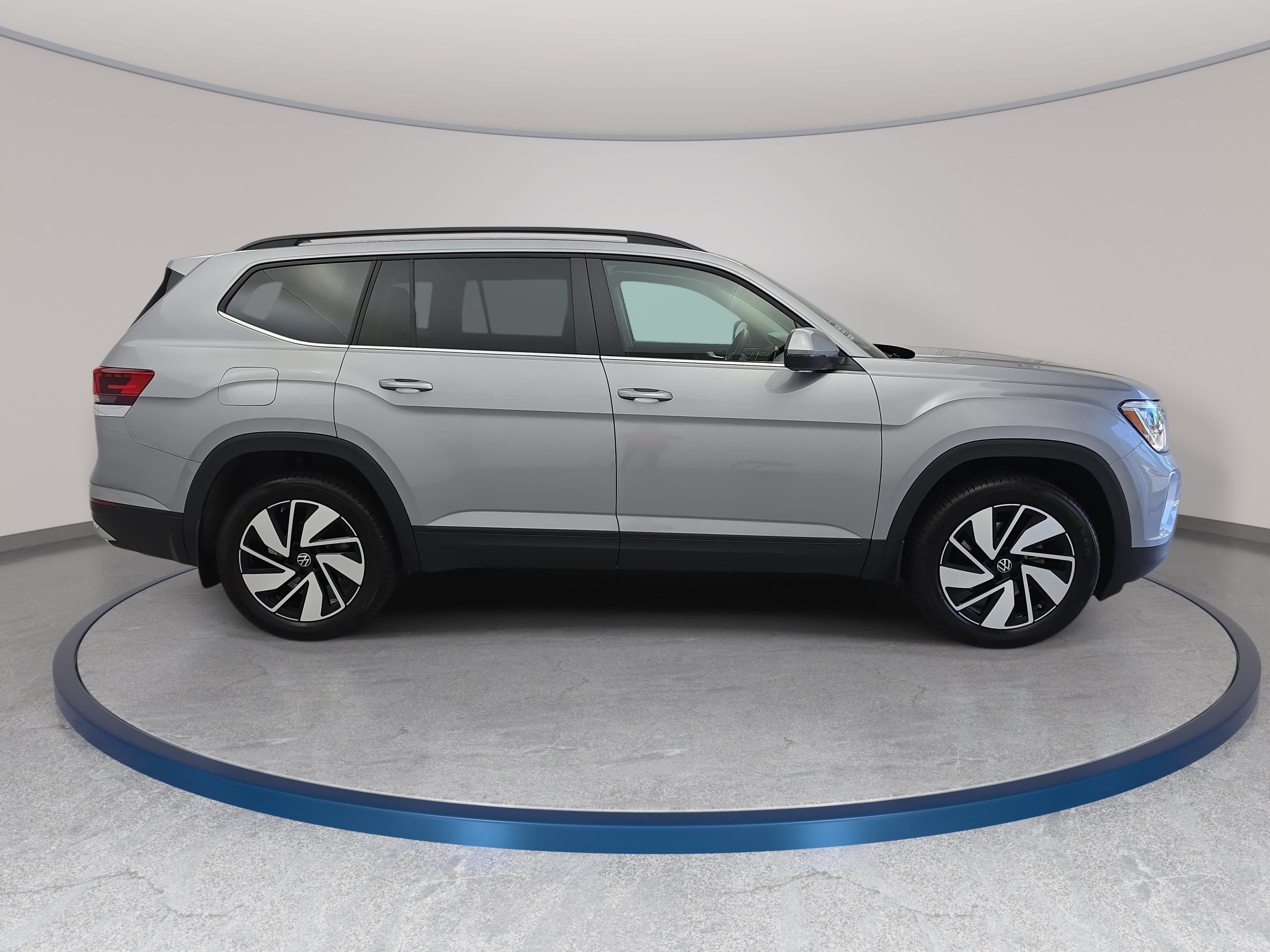 Certified 2025 Volkswagen Atlas SE AWD/4WD image 4