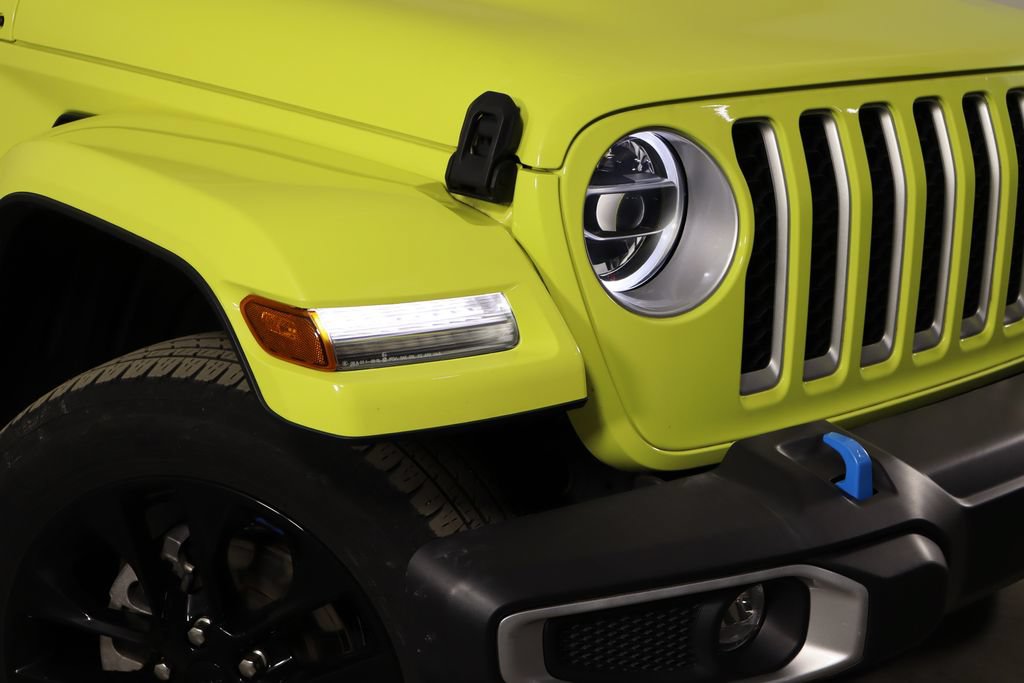 Used 2022 Jeep Wrangler Unlimited Sahara w/ Cold Weather Group AWD/4WD image 45