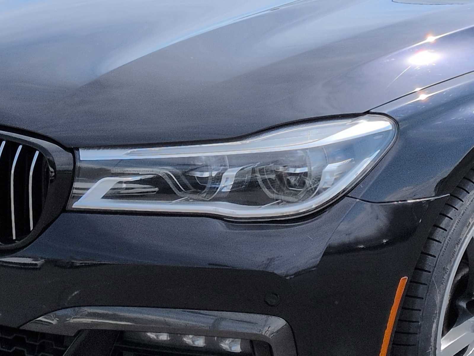 Used 2019 BMW 750i xDrive w/ M Sport Package image 11