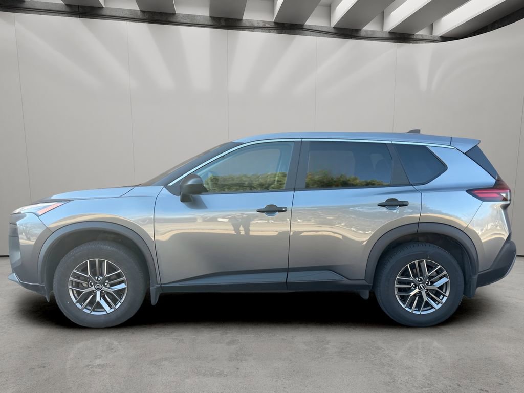 Used 2023 Nissan Rogue S image 2