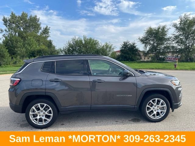 Used 2023 Jeep Compass Latitude w/ Sun and Sound Group AWD/4WD image 2