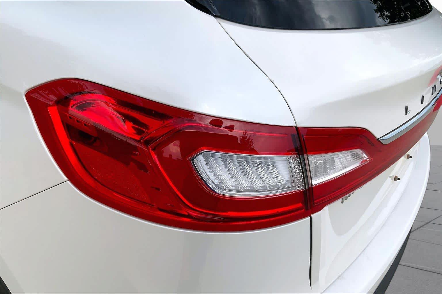 Used 2018 Lincoln MKX Reserve w/ Driver Assistance Package FWD image 27