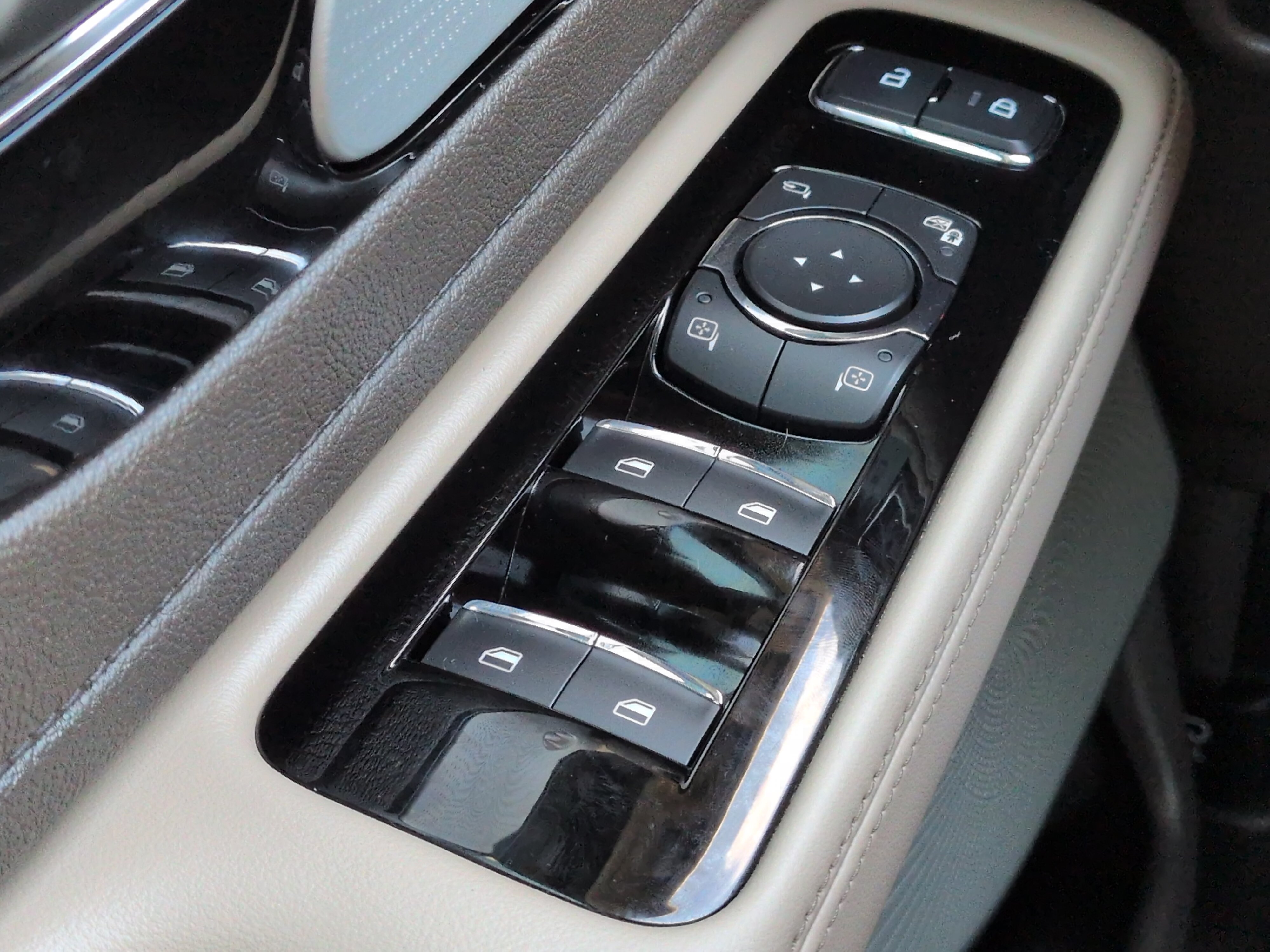 Used 2020 Lincoln Aviator Reserve w/ Equipment Group 202A AWD/4WD image 23