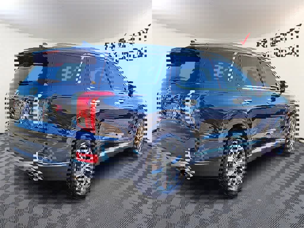 Used 2021 Hyundai Palisade SEL w/ Premium Package image 4