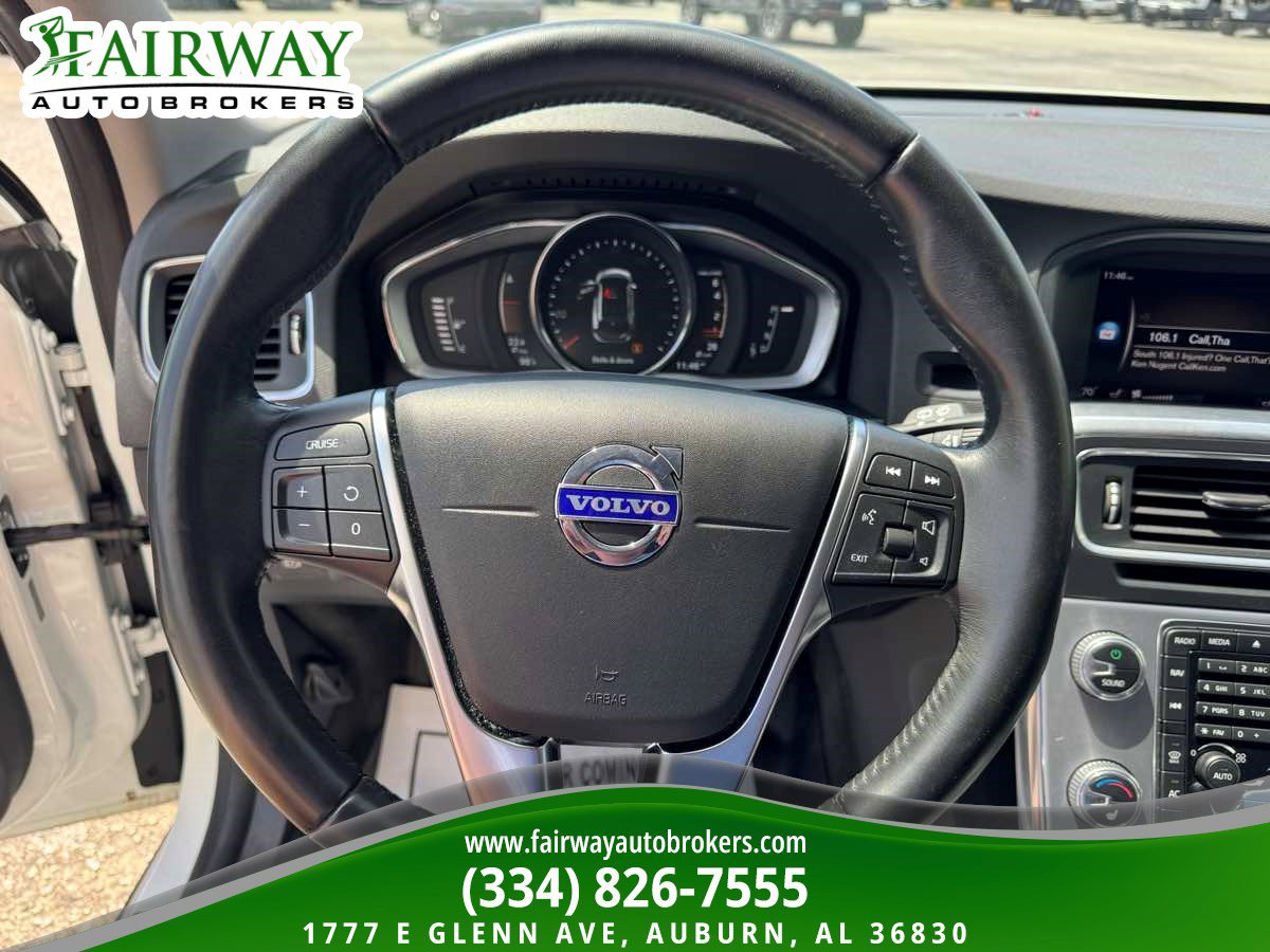 Used 2018 Volvo V60 T5 Cross Country image 18