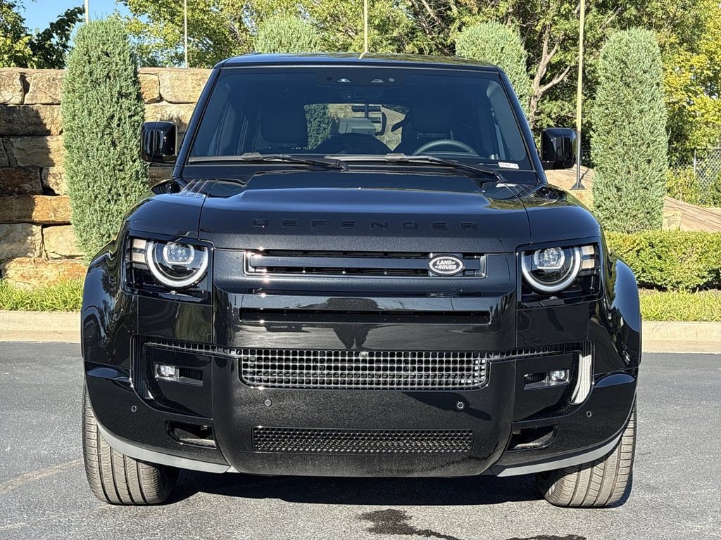 New 2026 Land Rover Defender 130 X-Dynamic SE AWD/4WD image 8