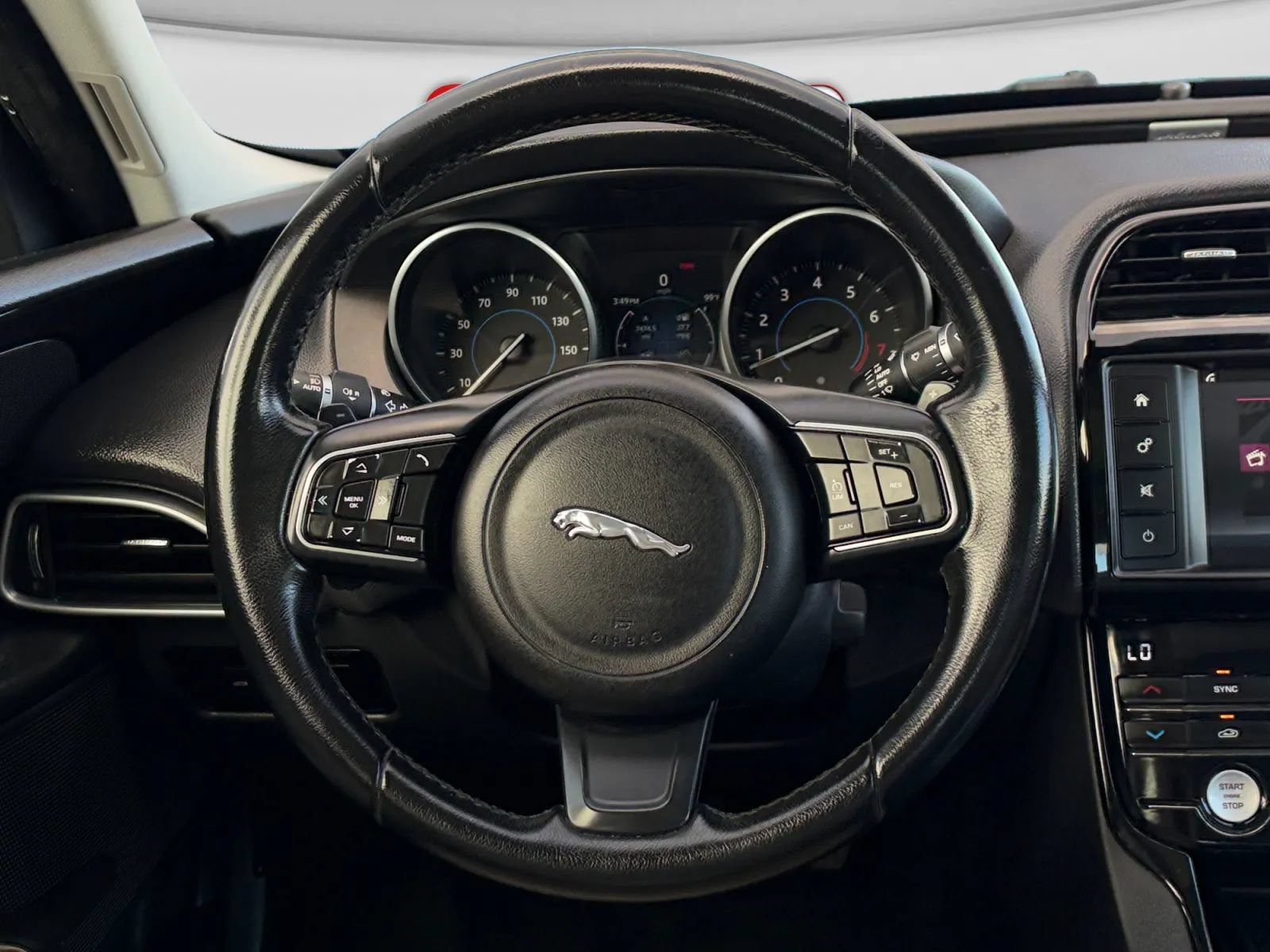 Used 2017 Jaguar XE RWD image 27