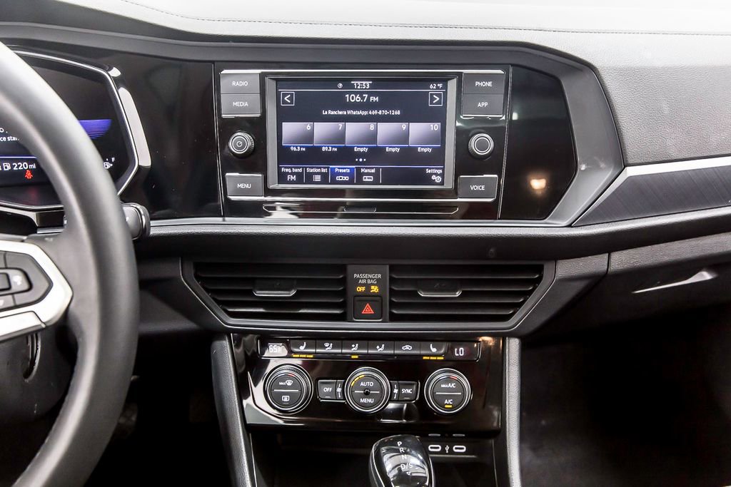 Used 2024 Volkswagen Jetta SE FWD image 18