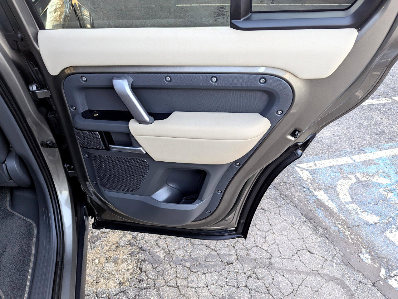 Used 2023 Land Rover Defender 110 X-Dynamic SE image 45