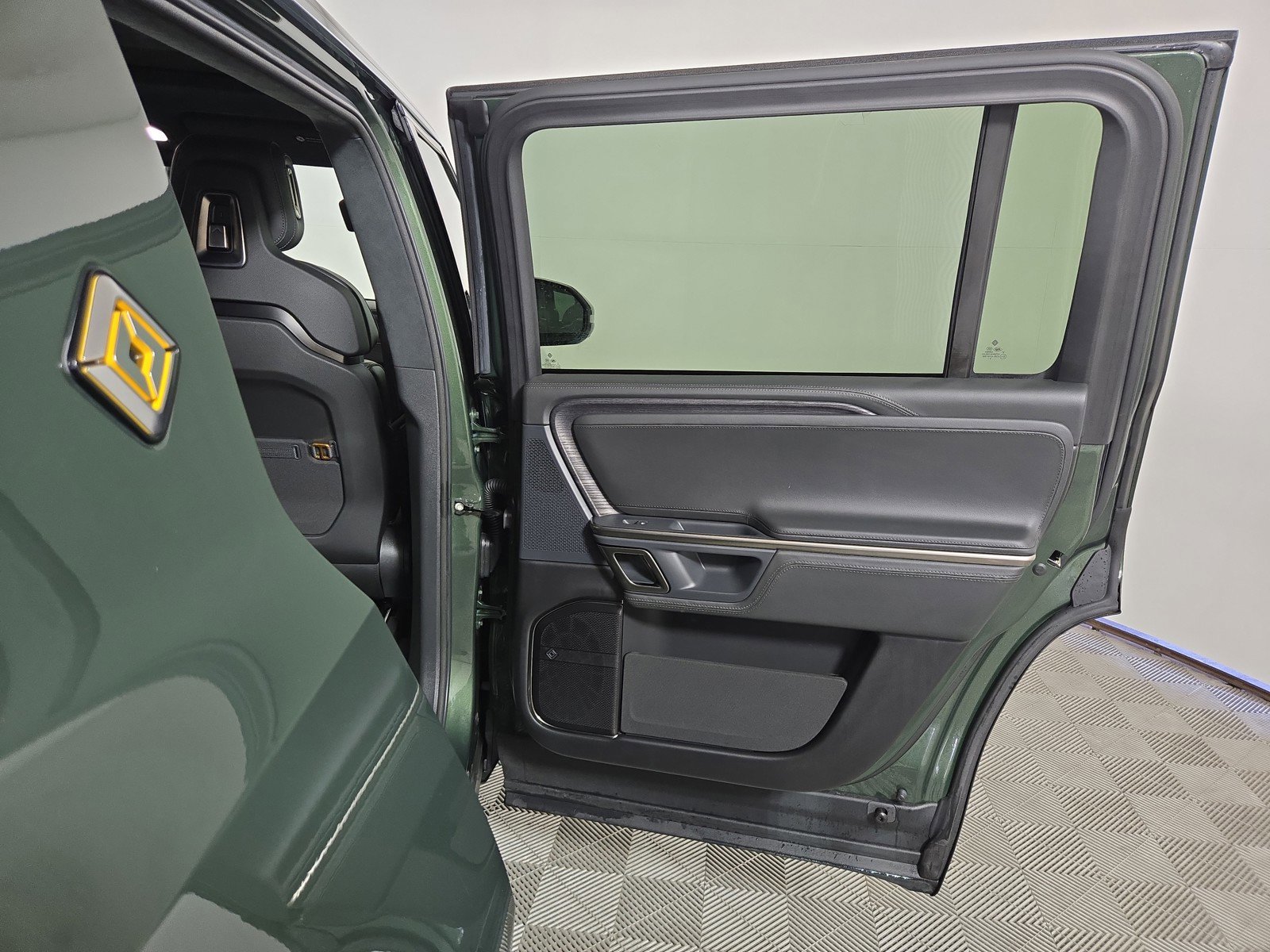Used 2024 Rivian R1S Adventure AWD/4WD image 19
