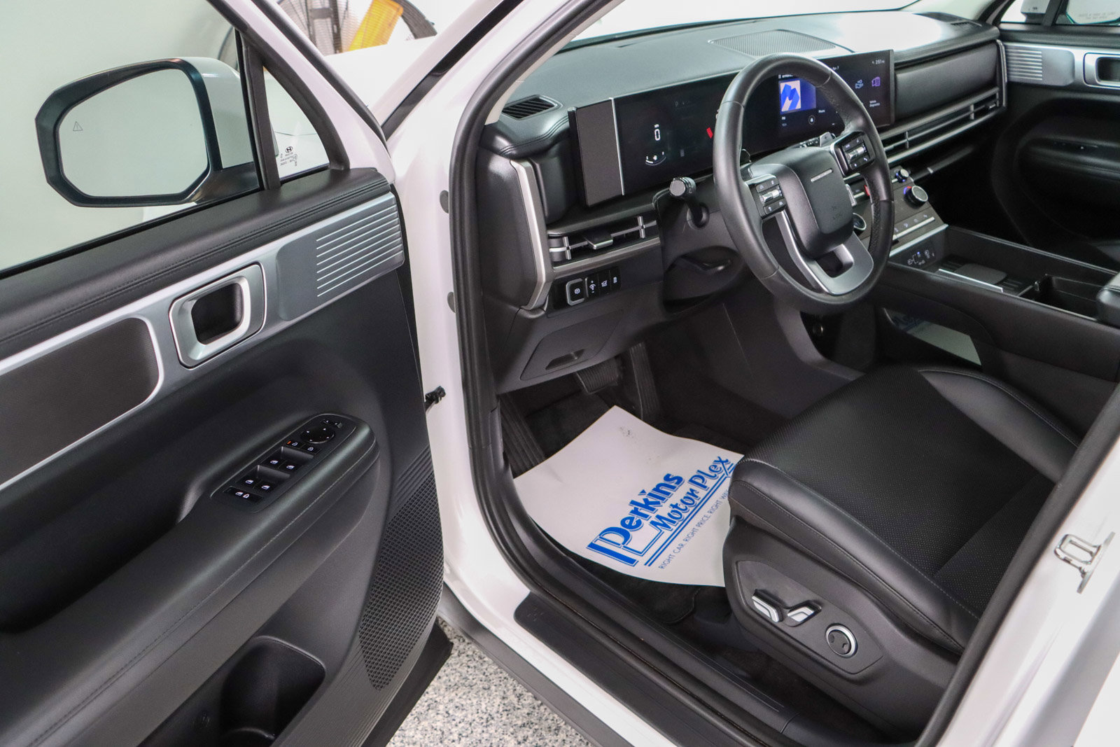 Used 2024 Hyundai Santa Fe SEL image 3