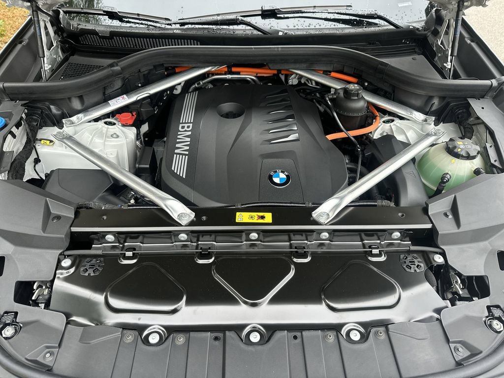 New 2026 BMW X5 xDrive50e w/ Climate Comfort Package image 24