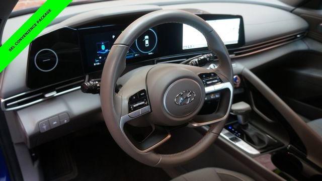 Used 2023 Hyundai Elantra SEL w/ Convenience Package image 9