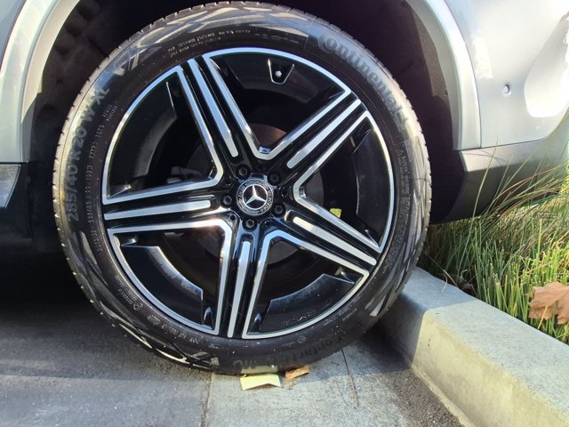 Used 2024 Mercedes-Benz GLC 300 4MATIC image 24