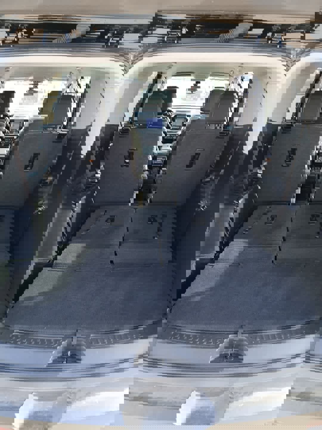 Used 2023 GMC Acadia SLE w/ Driver Convenience Package image 27