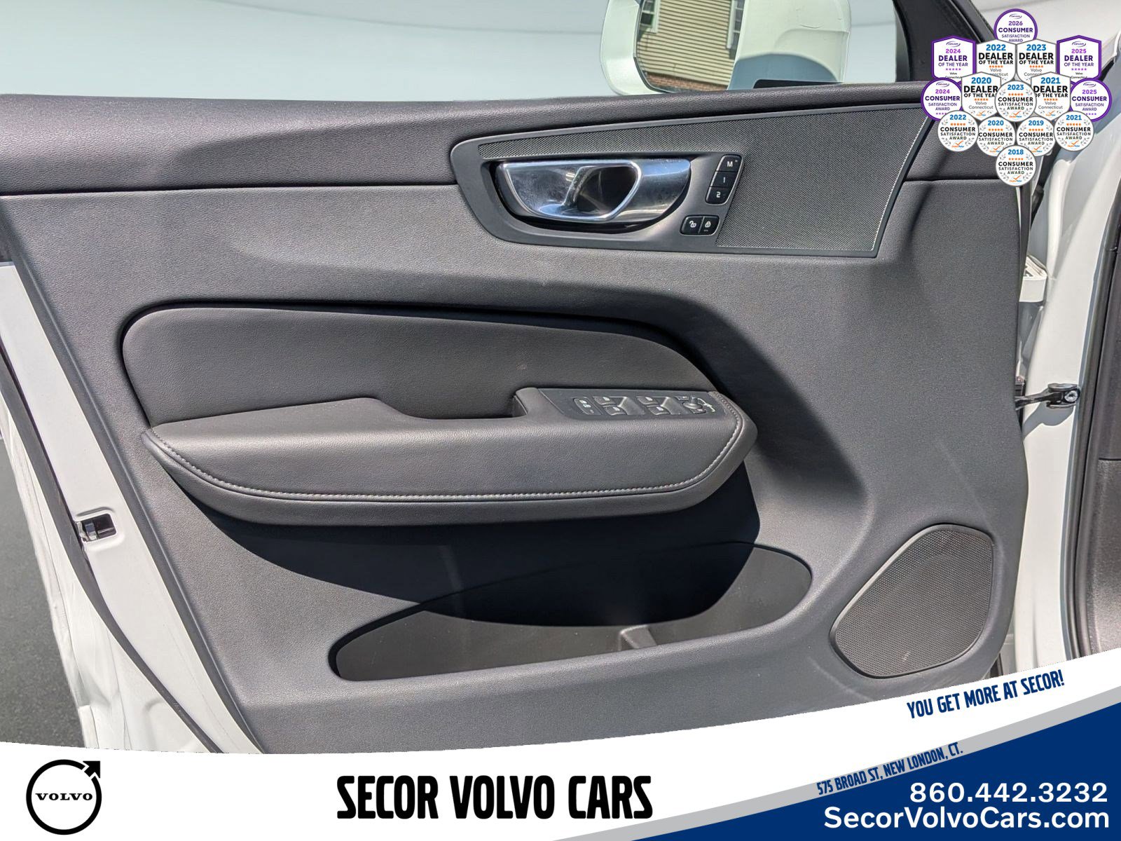 Used 2023 Volvo XC60 B5 Plus AWD/4WD image 8