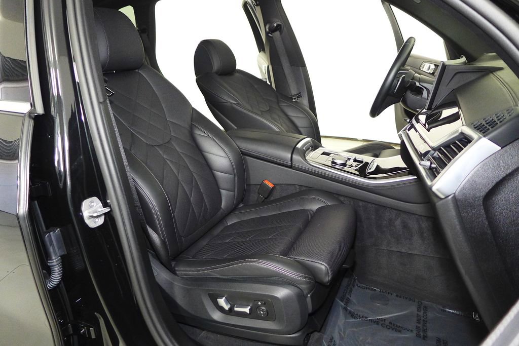 Used 2024 BMW X5 xDrive40i w/ Parking Assistance Package AWD/4WD image 19