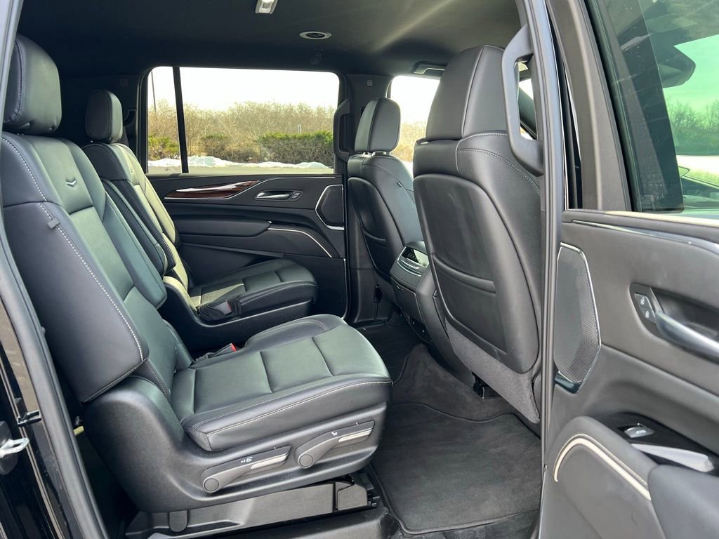 Used 2024 Cadillac Escalade ESV Luxury image 10