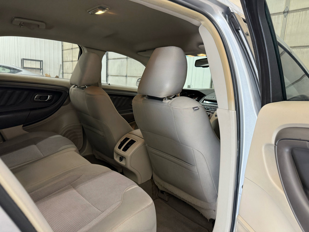 Used 2010 Ford Taurus SEL image 62