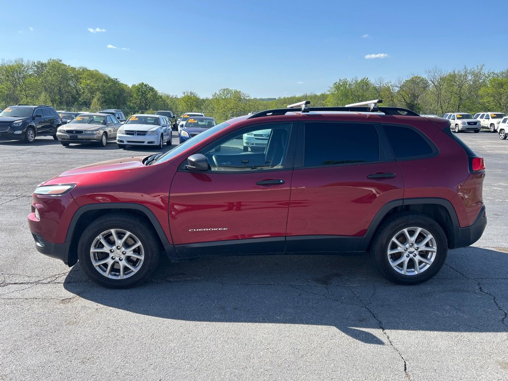 Used 2016 Jeep Cherokee Sport FWD image 1