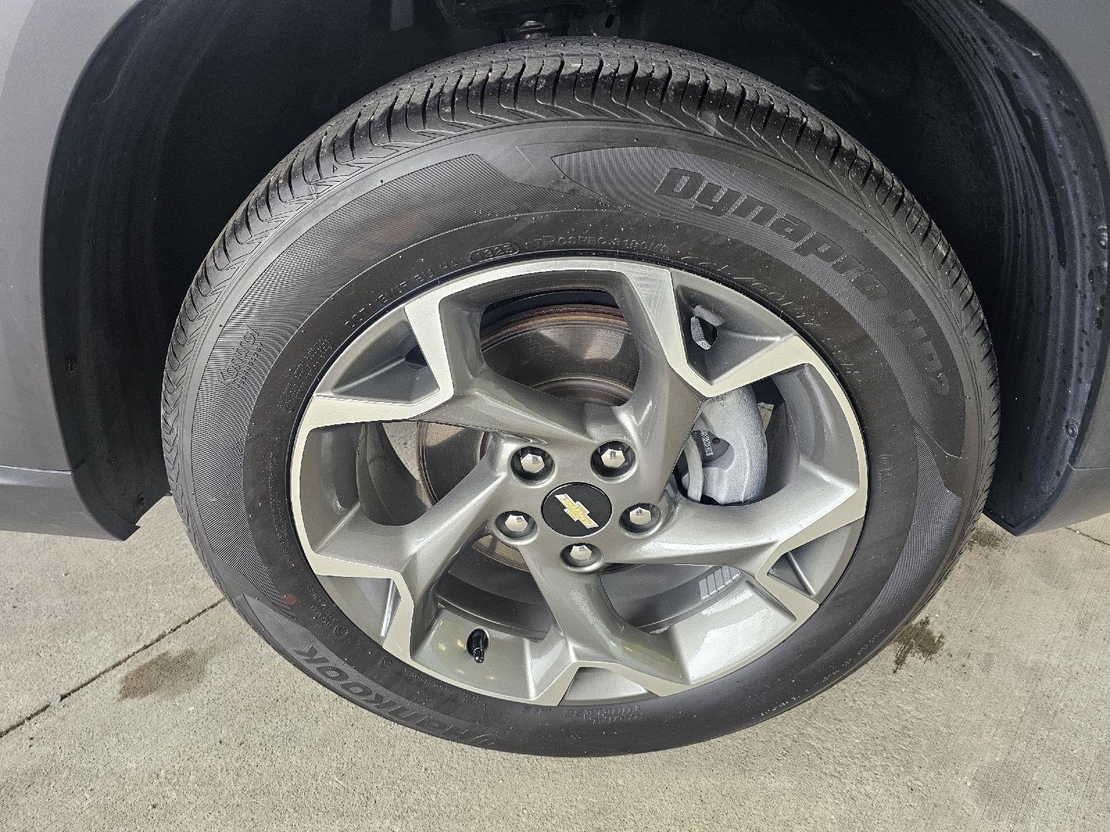 Used 2025 Chevrolet Trax LT w/ LT Convenience Package FWD image 9