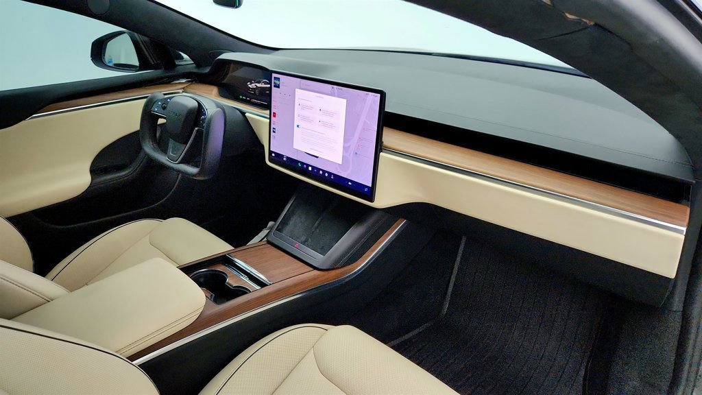 Used 2021 Tesla Model S Plaid image 30